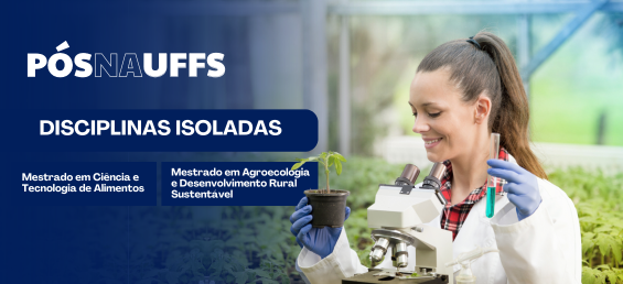 A imagem apresenta uma peça publicitária da UFFS sobre a oferta de disciplinas isoladas em programas de mestrado. O texto está disposto no lado esquerdo da imagem, enquanto o lado direito traz uma cena ilustrativa. No lado direito, há a imagem de uma mulher jovem em um ambiente de pesquisa científica. Ela veste um jaleco branco, usa luvas azuis e está segurando um pequeno vaso com uma planta em uma das mãos. Na outra mão, segura uma pipeta contendo um líquido colorido. Em frente a ela, há um microscópio, e o fundo desfocado mostra uma estufa cheia de plantas, indicando um ambiente relacionado à ciência e sustentabilidade.